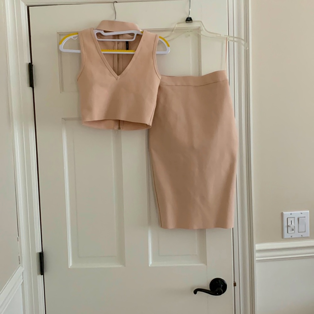 2 piece form figuring top and bottom